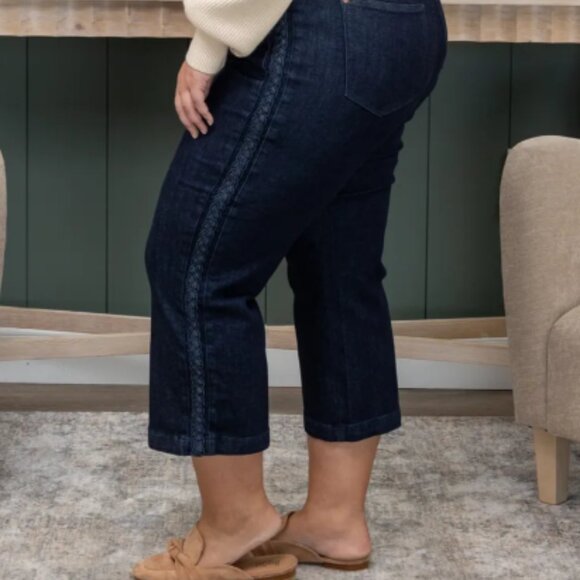 JUDY BLUE WIDE LEG CROP JEANS WITH BRAID DETAIL - SIZE 29 / 9 - Picture 9 of 9
